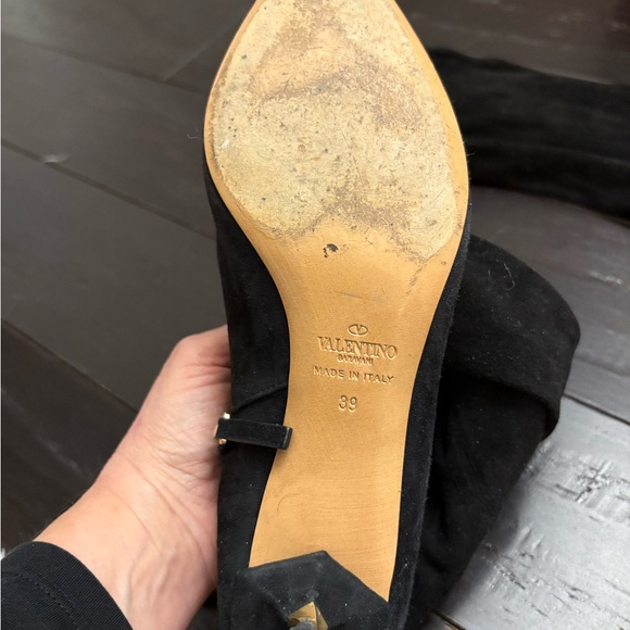 Valentino Garavani Black Over-the-Knee Suede Boots, size 39. - Picture 3 of 15